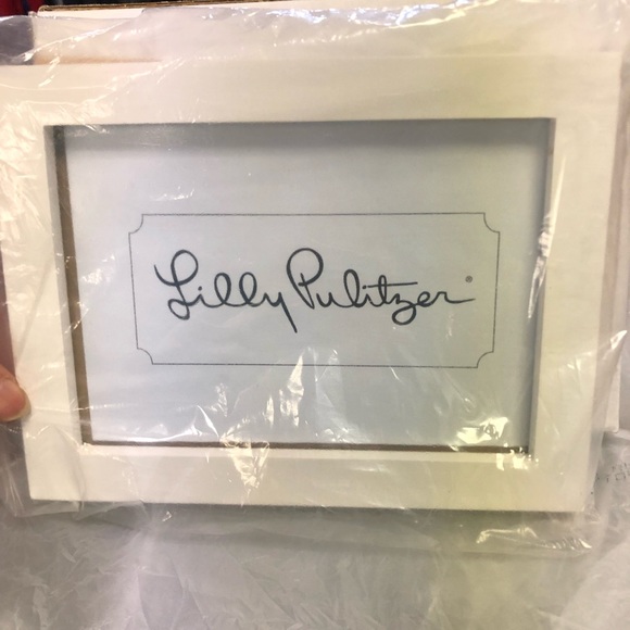 Lilly Pulitzer 5x7 wooden free standing frame - Picture 1 of 6
